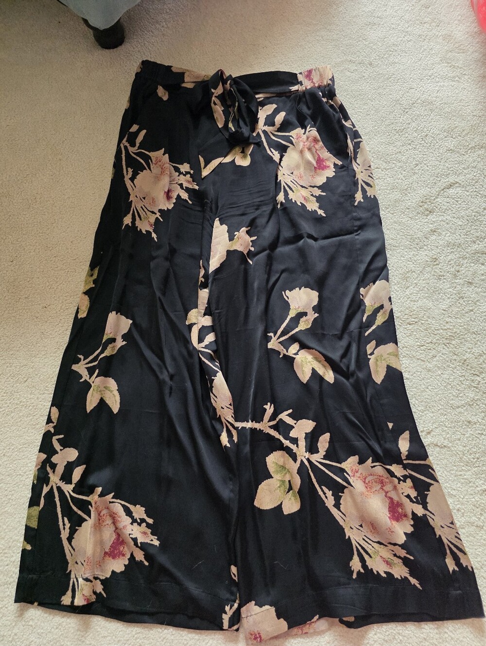 Aritzia Black Floral Wide Leg Crops - Picture 2 of 7